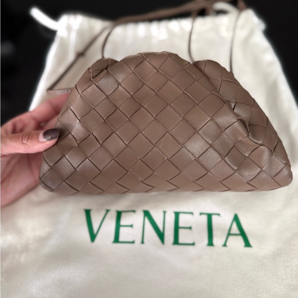 BOTTEGA VENETA MINI POUCH IN TAUPE GREY